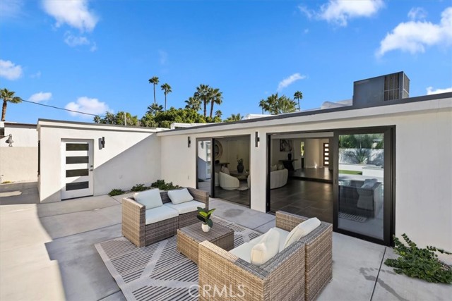 Detail Gallery Image 13 of 36 For 218 E Ocotillo, Palm Springs,  CA 92264 - 4 Beds | 3 Baths