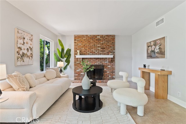 23761 Singapore Street, Mission Viejo CA: https://media.crmls.org/medias/28ac62a6-8b8b-4887-bd2f-37fd52062a5c.jpg
