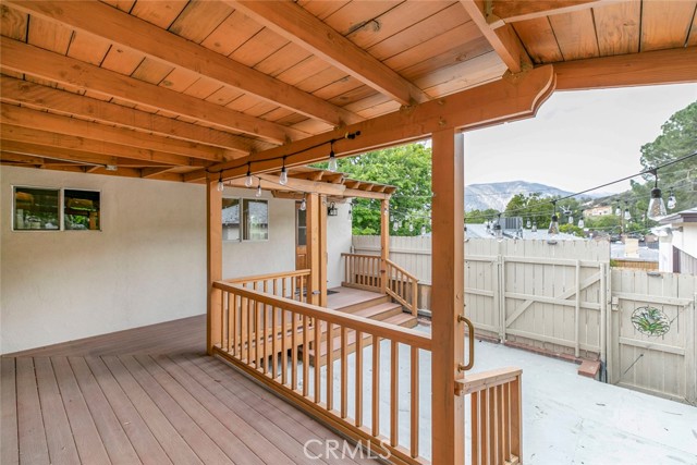 10630 Samoa Avenue, Tujunga CA: https://media.crmls.org/medias/28af96a6-5520-42fd-b944-200cf6d4a732.jpg
