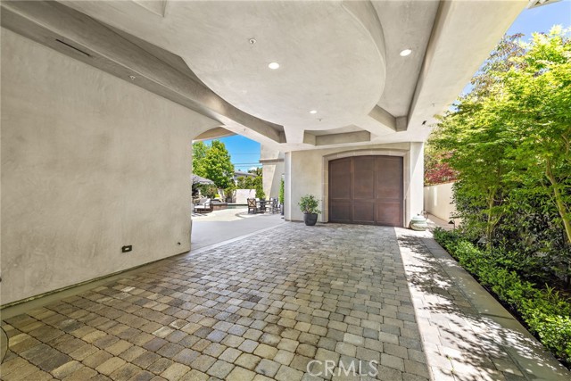 Detail Gallery Image 52 of 75 For 530 Kings Rd, Newport Beach,  CA 92663 - 5 Beds | 4/3 Baths