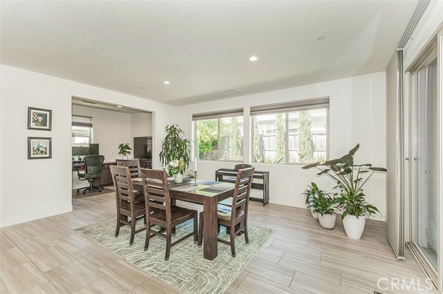 Image 14 of 75 For 877 Treasure Hills