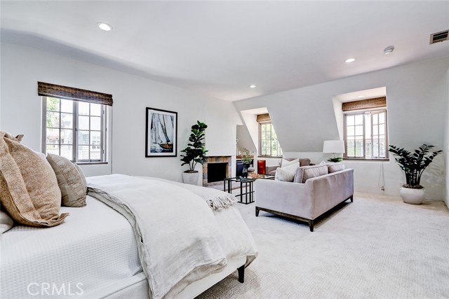 2917 N Poinsettia Avenue, Manhattan Beach CA: https://media.crmls.org/medias/28b14d5b-f806-495d-a476-2716b0c70916.jpg