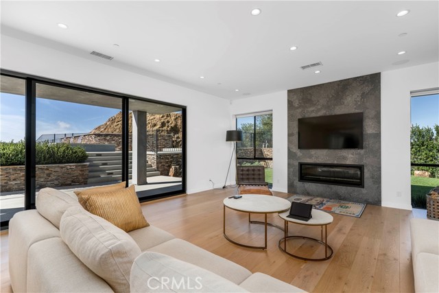 Detail Gallery Image 11 of 42 For 717 Latigo Canyon Rd, Malibu,  CA 90265 - 3 Beds | 3 Baths