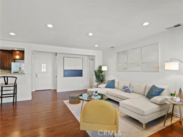 Detail Gallery Image 14 of 57 For 8110 Lesner Ave, Lake Balboa,  CA 91406 - 3 Beds | 2 Baths