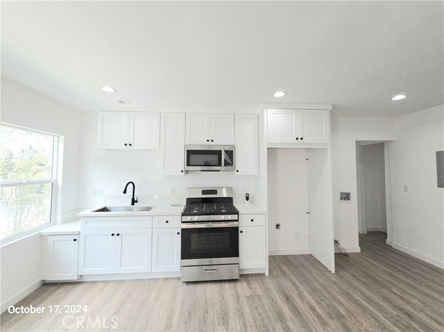 Detail Gallery Image 7 of 23 For 8524 Beverlywood St #2,  Los Angeles,  CA 90034 - 3 Beds | 2 Baths