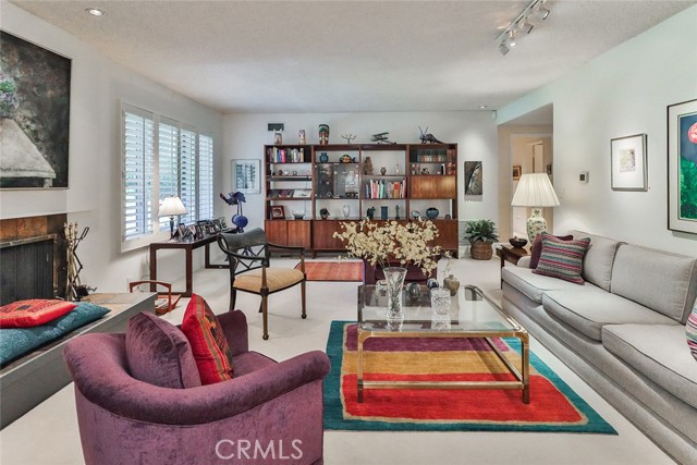 9845 Encino Avenue, Northridge CA: https://media.crmls.org/medias/28b2f095-6099-4d65-9d4e-1539d06f97a0.jpg