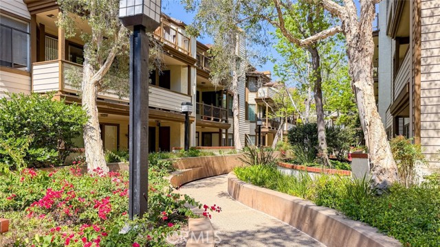 Detail Gallery Image 5 of 59 For 2563 Plaza Del Amo #204,  Torrance,  CA 90503 - 2 Beds | 2 Baths