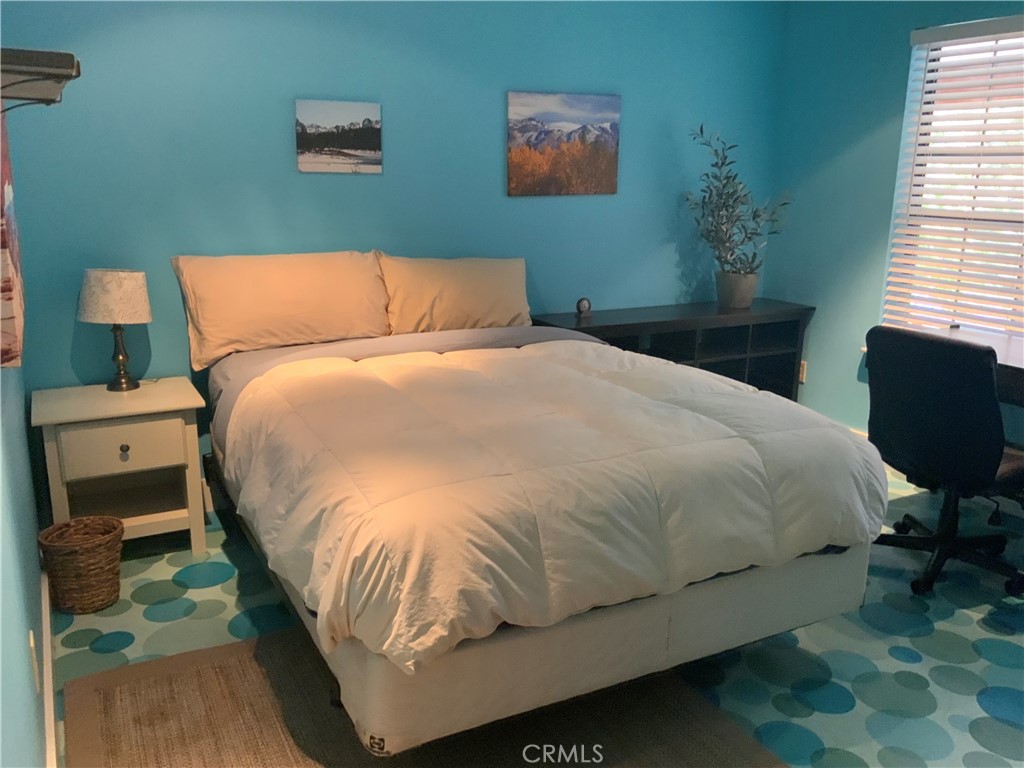 https://media.crmls.org/medias/28b33998-35b9-430a-a55c-25183eccf5a1.jpg?preset=X-Large