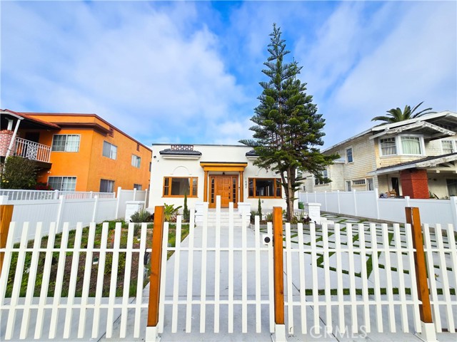 Detail Gallery Image 5 of 13 For 1642 5th Ave, Los Angeles,  CA 90019 - 3 Beds | 2 Baths