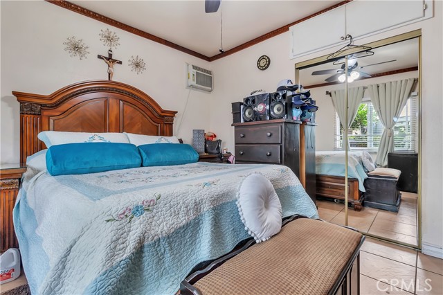 5231 1/2 Clara Street, Cudahy CA: https://media.crmls.org/medias/28b3ac66-cc2d-4a50-aa02-8f572d3694e2.jpg
