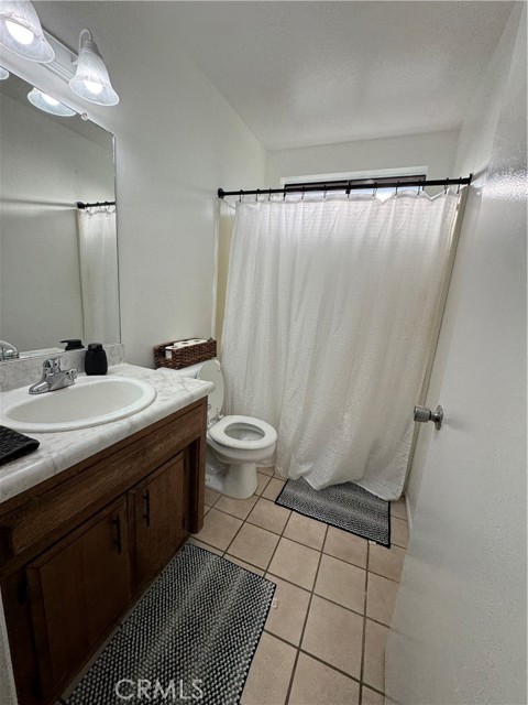 Detail Gallery Image 9 of 13 For 3705 Valley Springs, Bakersfield,  CA 93309 - 3 Beds | 2 Baths