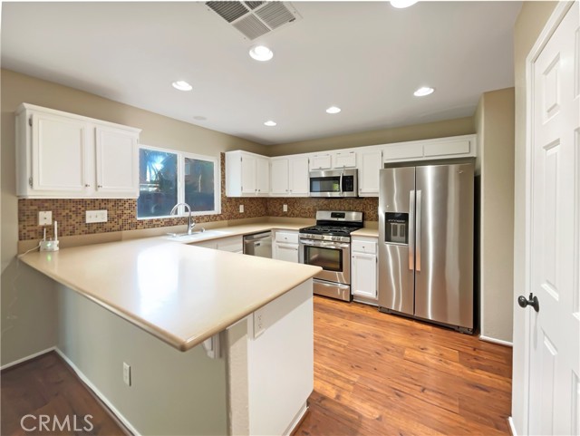 Detail Gallery Image 6 of 19 For 31946 Rosales Ave, Murrieta,  CA 92563 - 3 Beds | 2/1 Baths