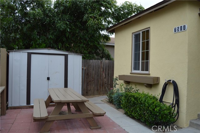 Detail Gallery Image 30 of 40 For 7511 Milwood, Canoga Park,  CA 91303 - 2 Beds | 1/1 Baths