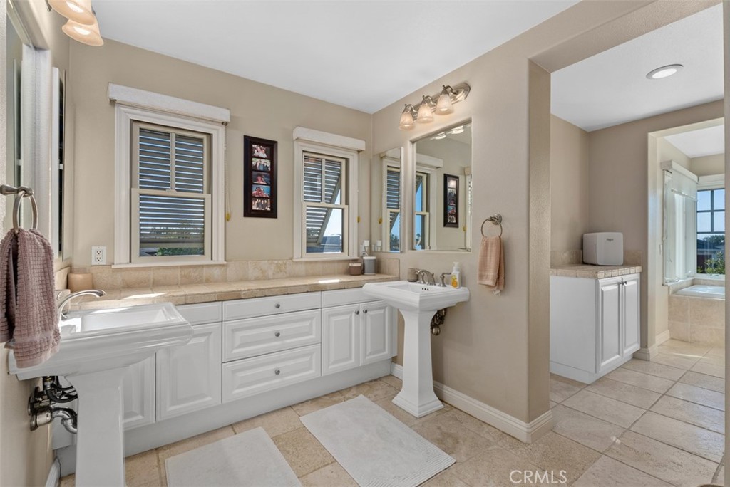 28b525ba 11e4 44ee 99b0 3a89b46e3730