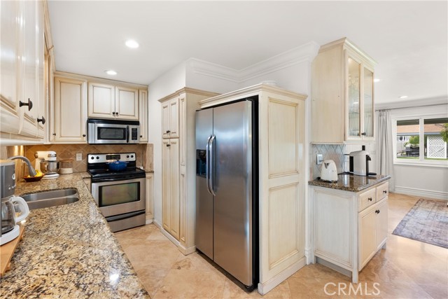 19817 RAMSGATE Lane, Huntington Beach CA: https://media.crmls.org/medias/28b558a1-5857-4731-8413-56045a58bb3a.jpg
