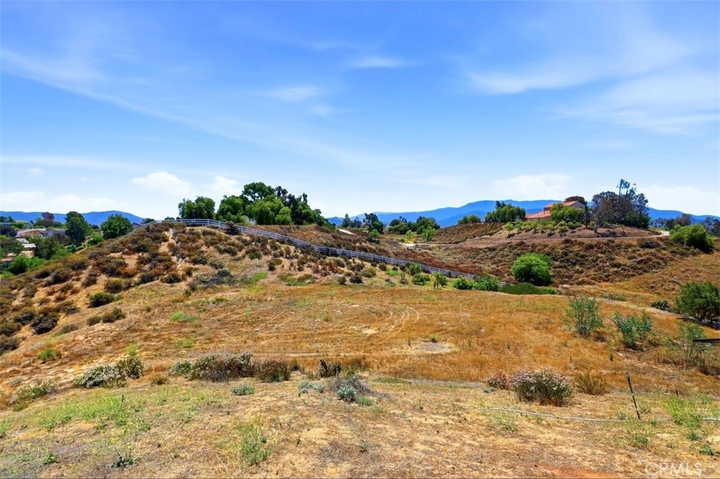 https://media.crmls.org/medias/28b651a0-5366-4230-bf56-a5f0652c78cd.jpg?preset=X-Large