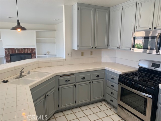 Detail Gallery Image 8 of 22 For 3205 Hyatt Rd, San Bernardino,  CA 92407 - 4 Beds | 3 Baths