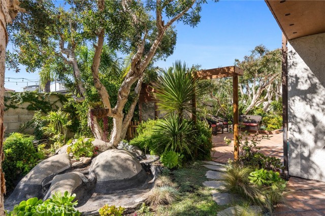 Detail Gallery Image 27 of 53 For 3902 Legend Cir, Huntington Beach,  CA 92649 - 6 Beds | 2/1 Baths