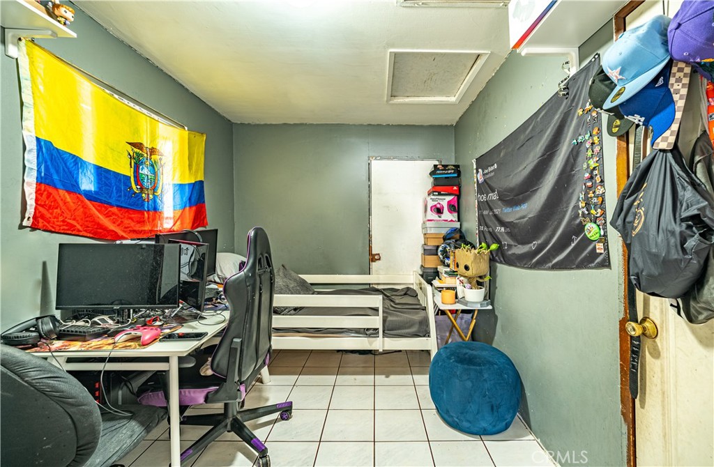 https://media.crmls.org/medias/28b854c6-7778-45bf-85d4-61d56f99483a.jpg?preset=X-Large