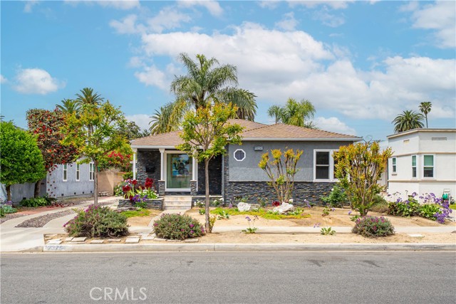 2325 Golden Avenue, Long Beach CA: https://media.crmls.org/medias/28b8b66b-4f4d-4b65-bbc5-c18465977f6a.jpg
