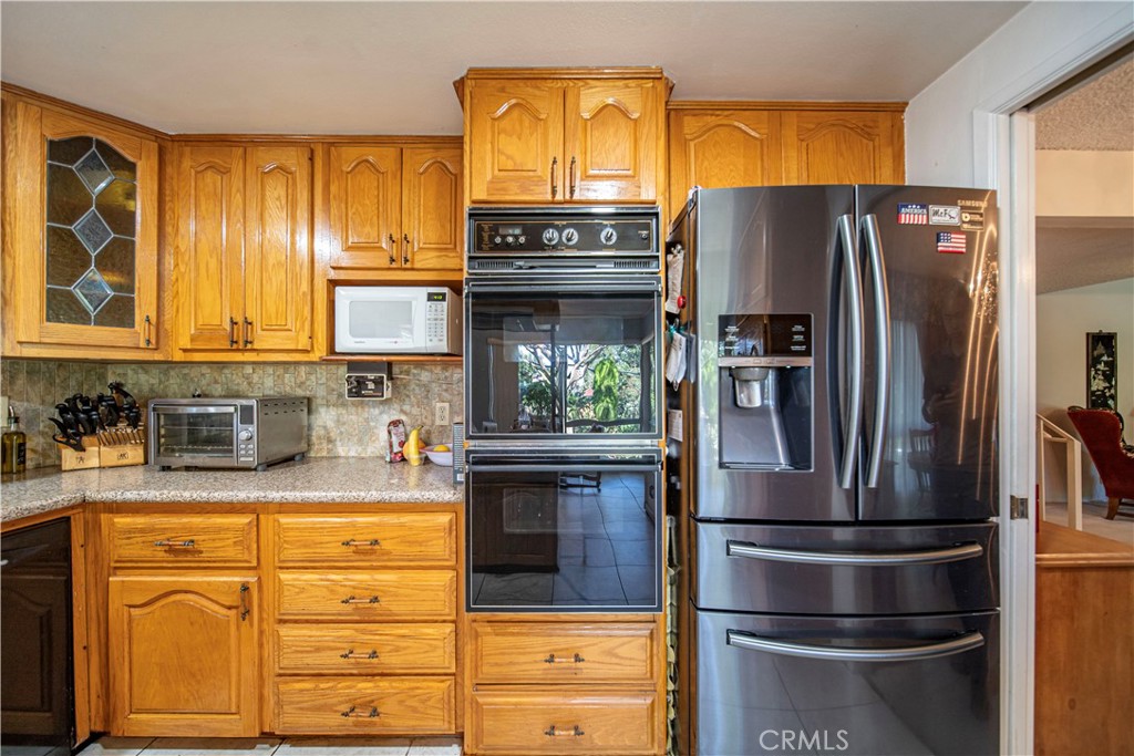 https://media.crmls.org/medias/28b95c5b-b9b2-47f9-bcef-7ea1b3f56e11.jpg?preset=X-Large