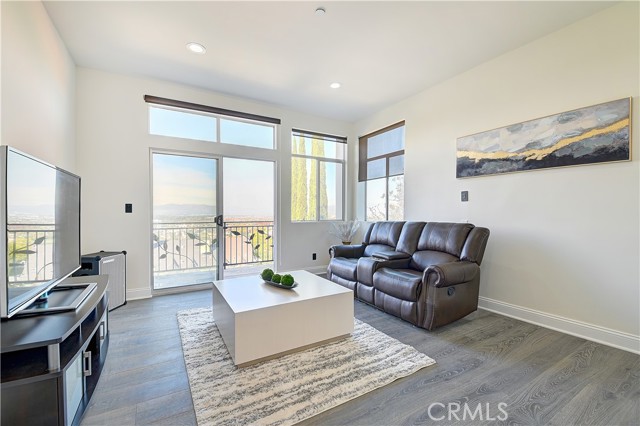 Detail Gallery Image 28 of 44 For 3952 Oakfield Dr, Sherman Oaks,  CA 91423 - 5 Beds | 4/1 Baths