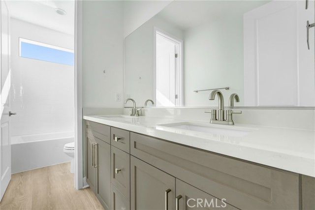 27345 Creekwood Lane, Valencia CA: https://media.crmls.org/medias/28bb679e-c193-4f11-83c0-0e8f379198e5.jpg