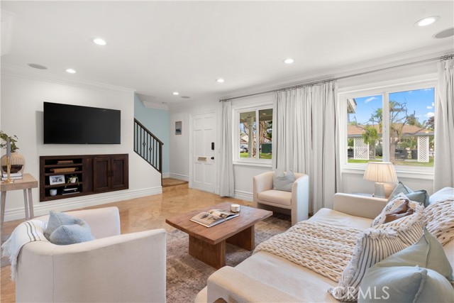 19817 RAMSGATE Lane, Huntington Beach CA: https://media.crmls.org/medias/28bcd7c5-62cb-4e2b-9ab7-c67dcfbdd8fc.jpg