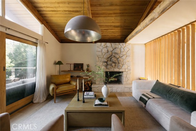 Detail Gallery Image 2 of 25 For 859 Strawberry Peak, Twin Peaks,  CA 92391 - 5 Beds | 2 Baths