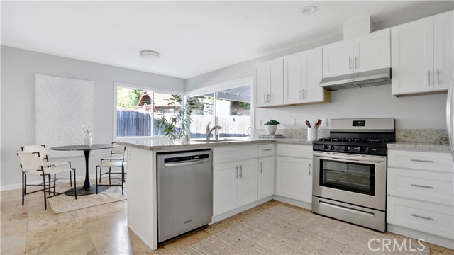25012 Express Drive, Laguna Hills CA: https://media.crmls.org/medias/28bed387-9bec-4691-86b5-3d8594505471.jpg