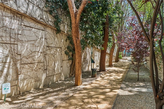3450 Cahuenga W Boulevard, Los Angeles CA: https://media.crmls.org/medias/28c10f9c-9215-40cd-9c7b-55348ad86201.jpg