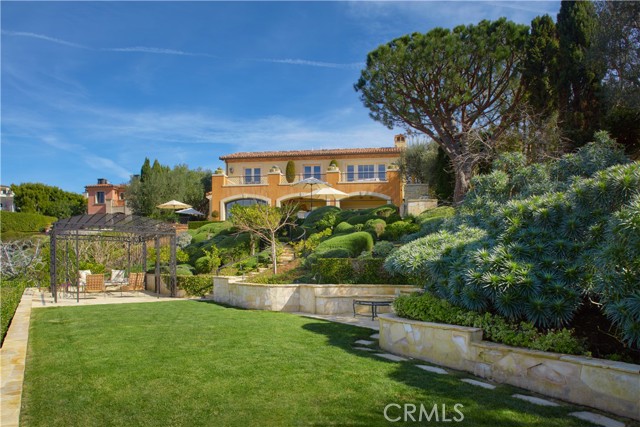 5 Pelican Vista Drive, Newport Coast CA: https://media.crmls.org/medias/28c25433-ce45-4774-9c96-765f7adcaf88.jpg