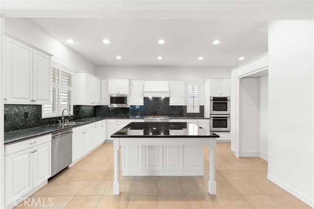 Detail Gallery Image 9 of 74 For 22383 Quiet Bay, Corona,  CA 92883 - 5 Beds | 4/1 Baths