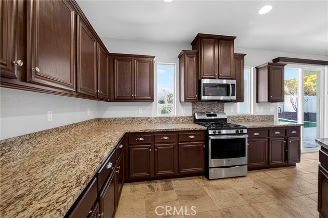 Detail Gallery Image 19 of 55 For 11775 Silver Birch Rd, Corona,  CA 92883 - 4 Beds | 3 Baths