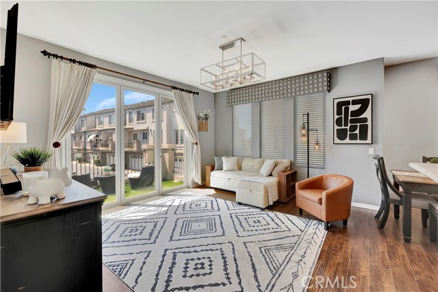 19281 Surf Drive, Huntington Beach CA: https://media.crmls.org/medias/28c690e9-74a0-4f02-a62b-2c365ee967cb.jpg