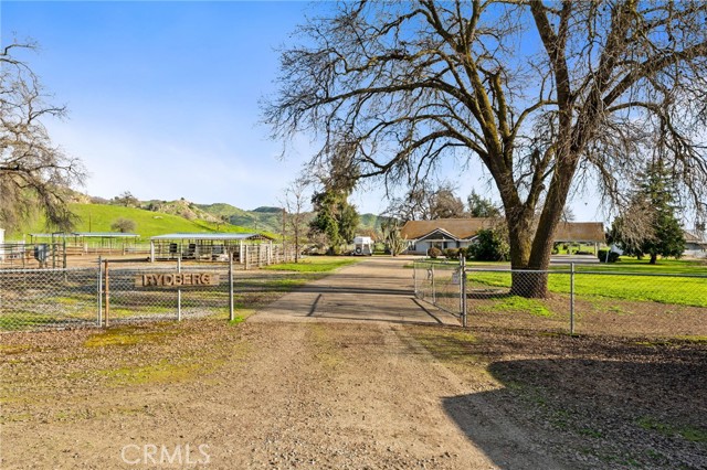 Detail Gallery Image 3 of 54 For 39500 Millwood #C,  Woodlake,  CA 93286 - 3 Beds | 2 Baths