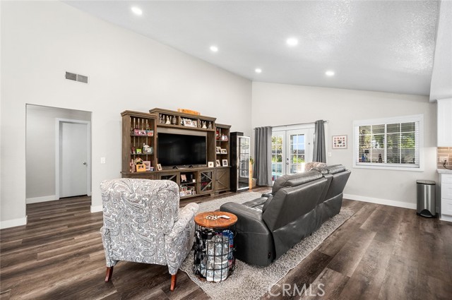 1092 Deborah Street, Upland CA: https://media.crmls.org/medias/28c77174-91c9-40a5-a0b9-370367923272.jpg