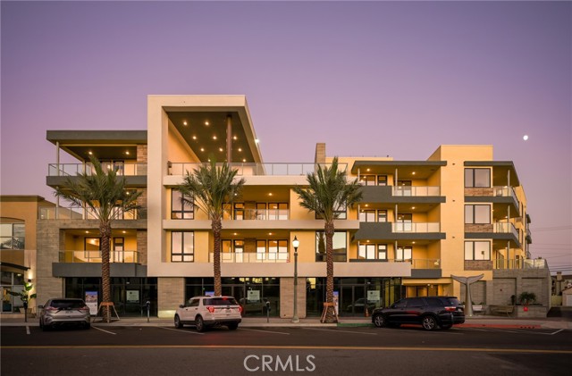 Detail Gallery Image 1 of 25 For 414 Main St. #210,  Huntington Beach,  CA 92648 - 2 Beds | 2/1 Baths