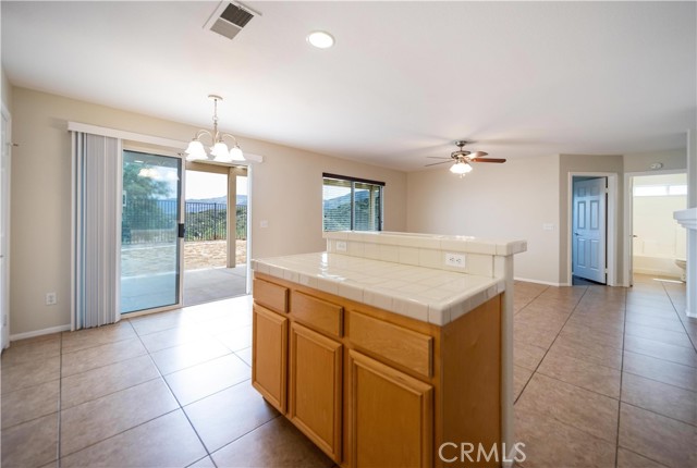 Detail Gallery Image 12 of 55 For 29448 Rock Point, Lake Elsinore,  CA 92530 - 4 Beds | 3 Baths