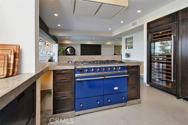 Detail Gallery Image 14 of 41 For 6100 Maury Ave, Woodland Hills,  CA 91367 - 4 Beds | 2/1 Baths