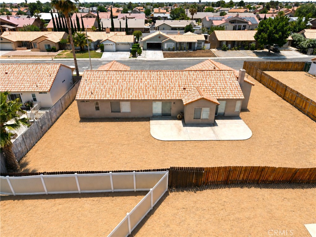 https://media.crmls.org/medias/28caf1a4-500b-47b0-bd72-7f99835459af.jpg?preset=X-Large
