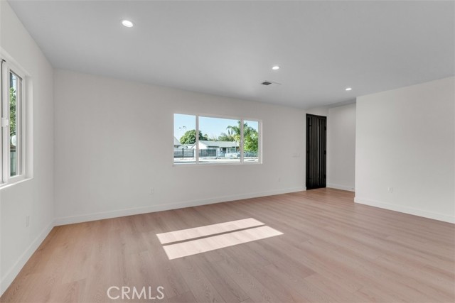 11240 Lull Street, Sun Valley CA: https://media.crmls.org/medias/28cbe908-0c30-4b0e-a16b-61bd91121805.jpg