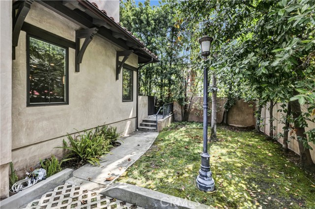 638 Sierra Madre Blvd, Sierra Madre CA: https://media.crmls.org/medias/28ccb92c-c76c-4c84-ad0a-9d4d25e444ae.jpg