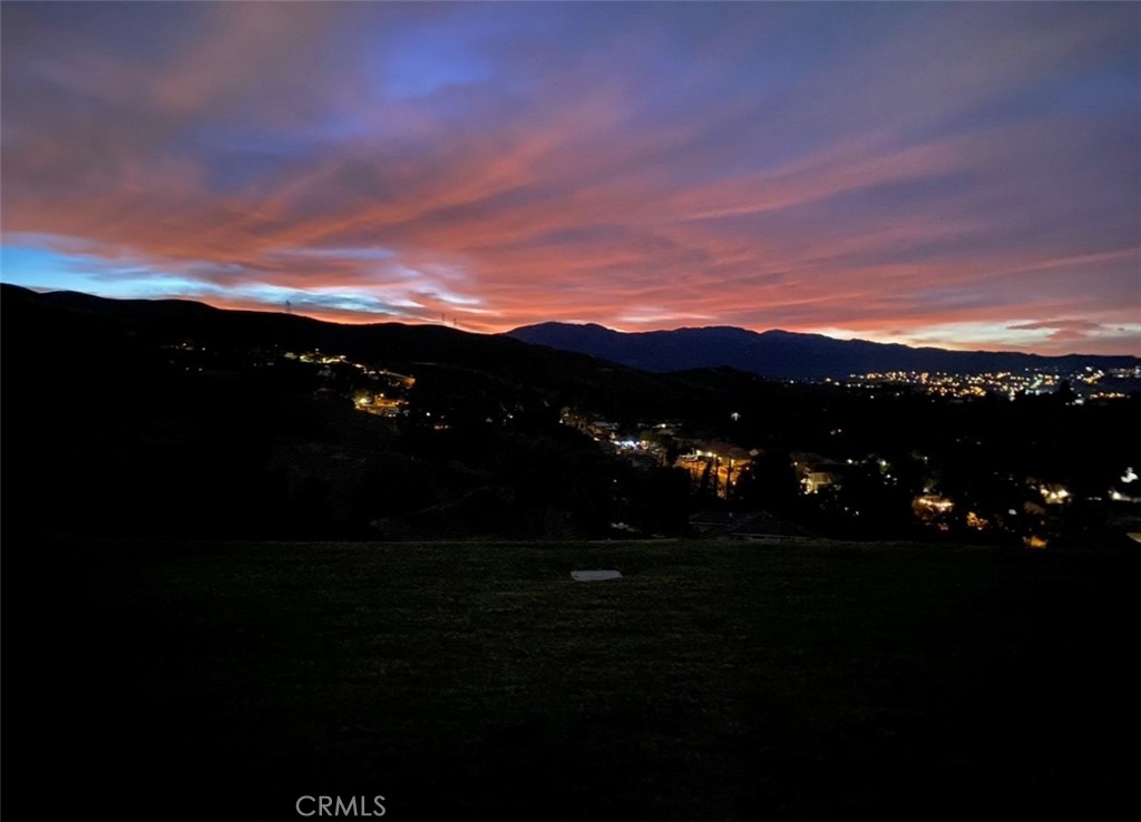 https://media.crmls.org/medias/28ccef09-fc05-48ce-84bf-b593a6855877.jpg?preset=X-Large