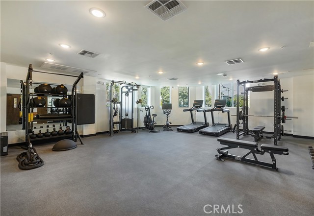 Detail Gallery Image 18 of 27 For 1303 S Orange Grove Ave #601,  Los Angeles,  CA 90019 - 3 Beds | 2 Baths