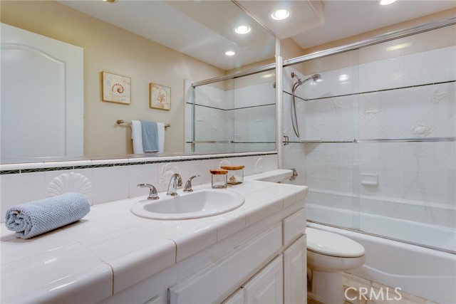 Detail Gallery Image 6 of 34 For 2113 Mathews Ave #B,  Redondo Beach,  CA 90278 - 3 Beds | 2/1 Baths