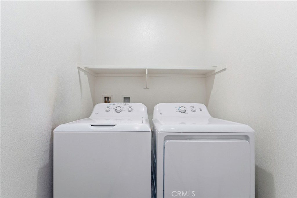 https://media.crmls.org/medias/28cf841e-7583-491e-8dfd-1bf85d832590.jpg?preset=X-Large