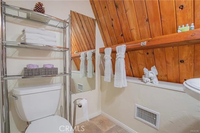Detail Gallery Image 22 of 26 For 43869 Mendocino Dr, Big Bear Lake,  CA 92315 - 3 Beds | 2 Baths