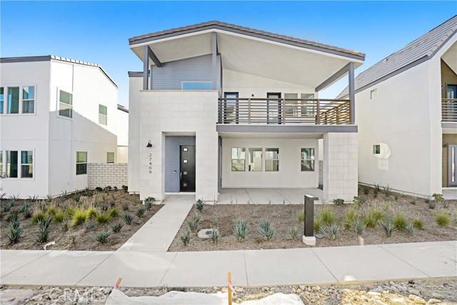 27409 Creekwood Lane, Valencia CA: https://media.crmls.org/medias/28d0dece-51d1-4a3f-b883-3f6ea242eb91.jpg