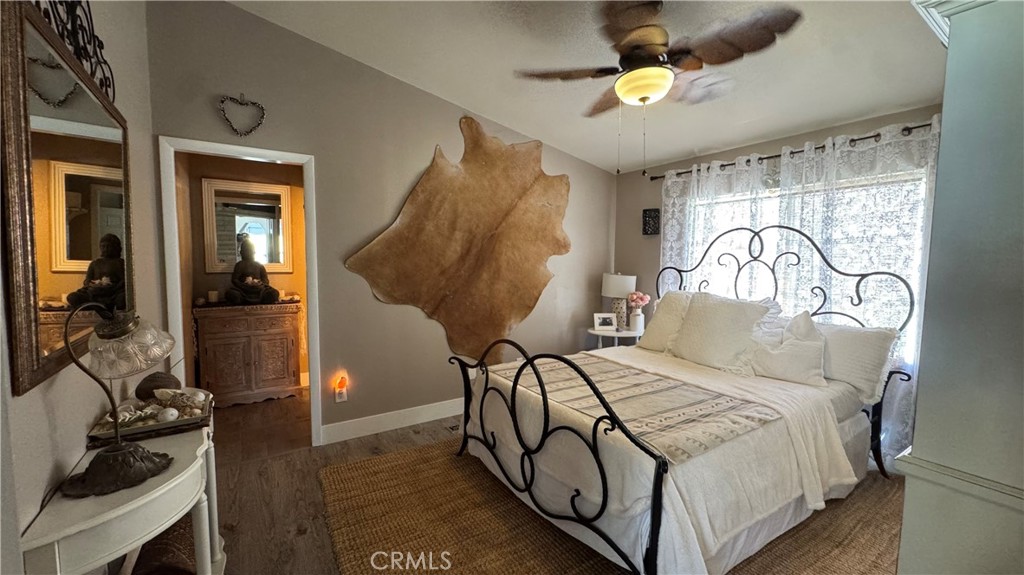 https://media.crmls.org/medias/28d14866-64d5-4b51-b4ba-3531ccb82042.jpg?preset=X-Large